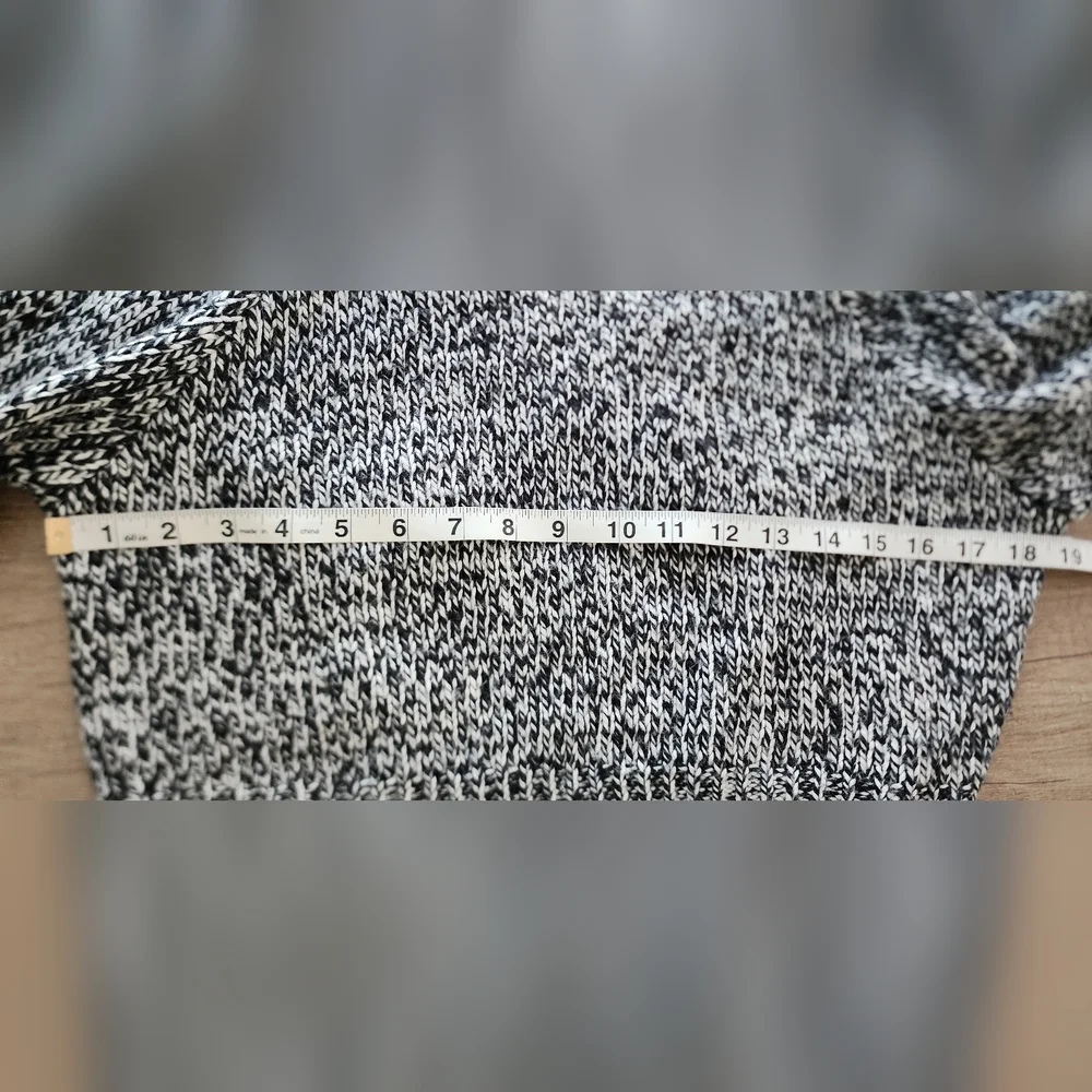 Uniq Open Back Marled Cropped Sweater Women's‎ S/M